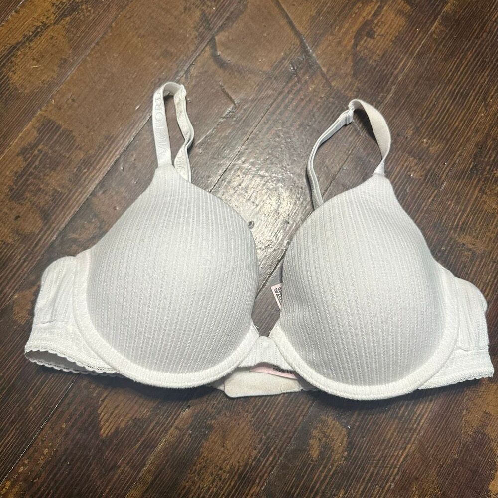Victoria’s Secret white T-shirt lightly lined Demi 36C bra
